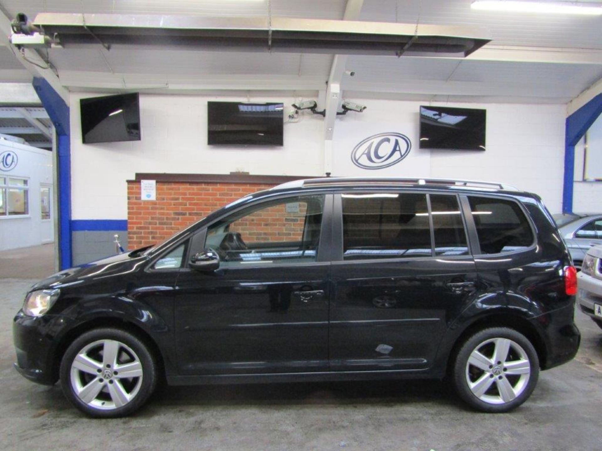 64 14 VW Touran SE Bluemotion TD - Image 2 of 25