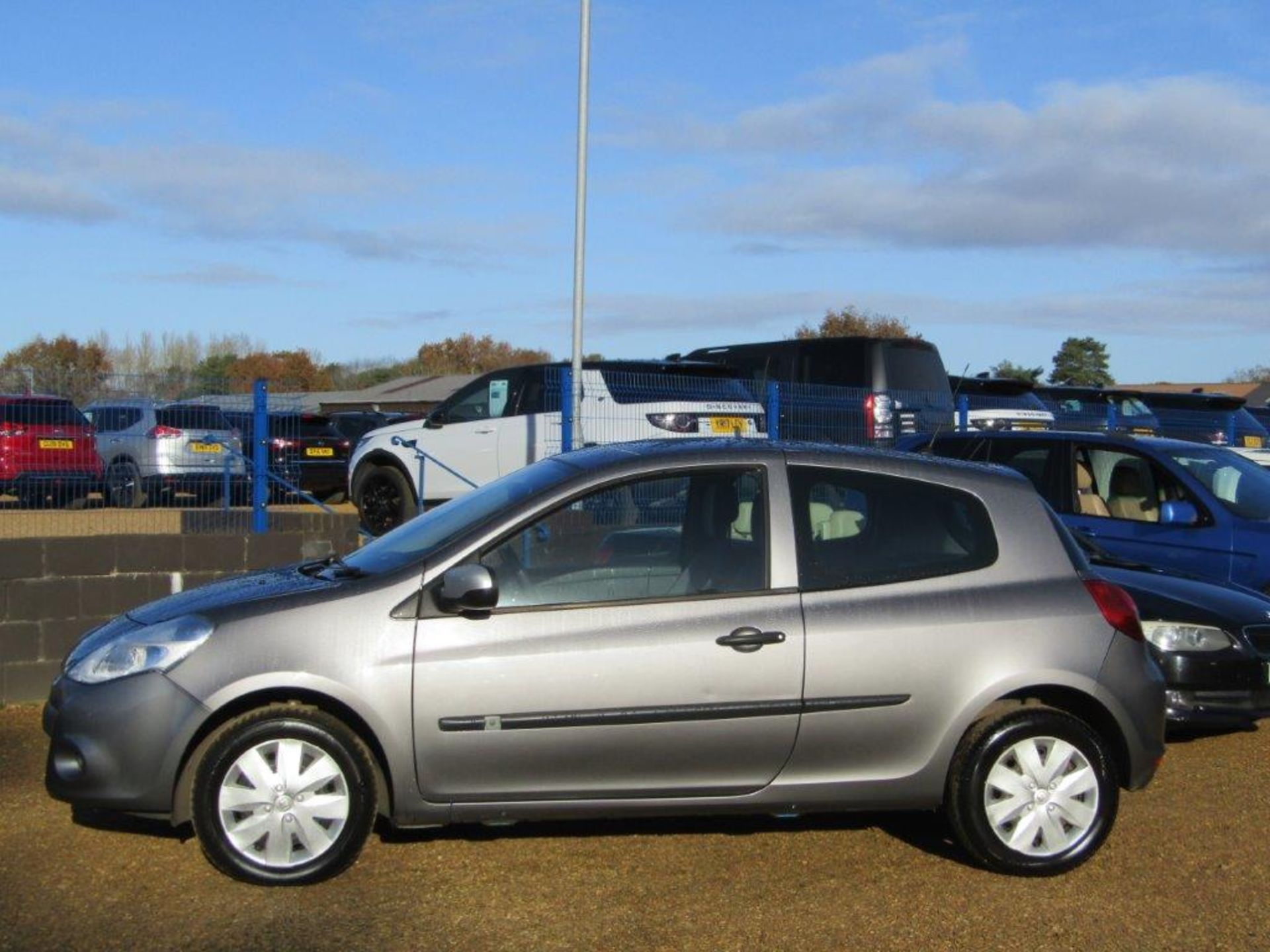 11 11 Renault Clio Bizu - Image 3 of 22