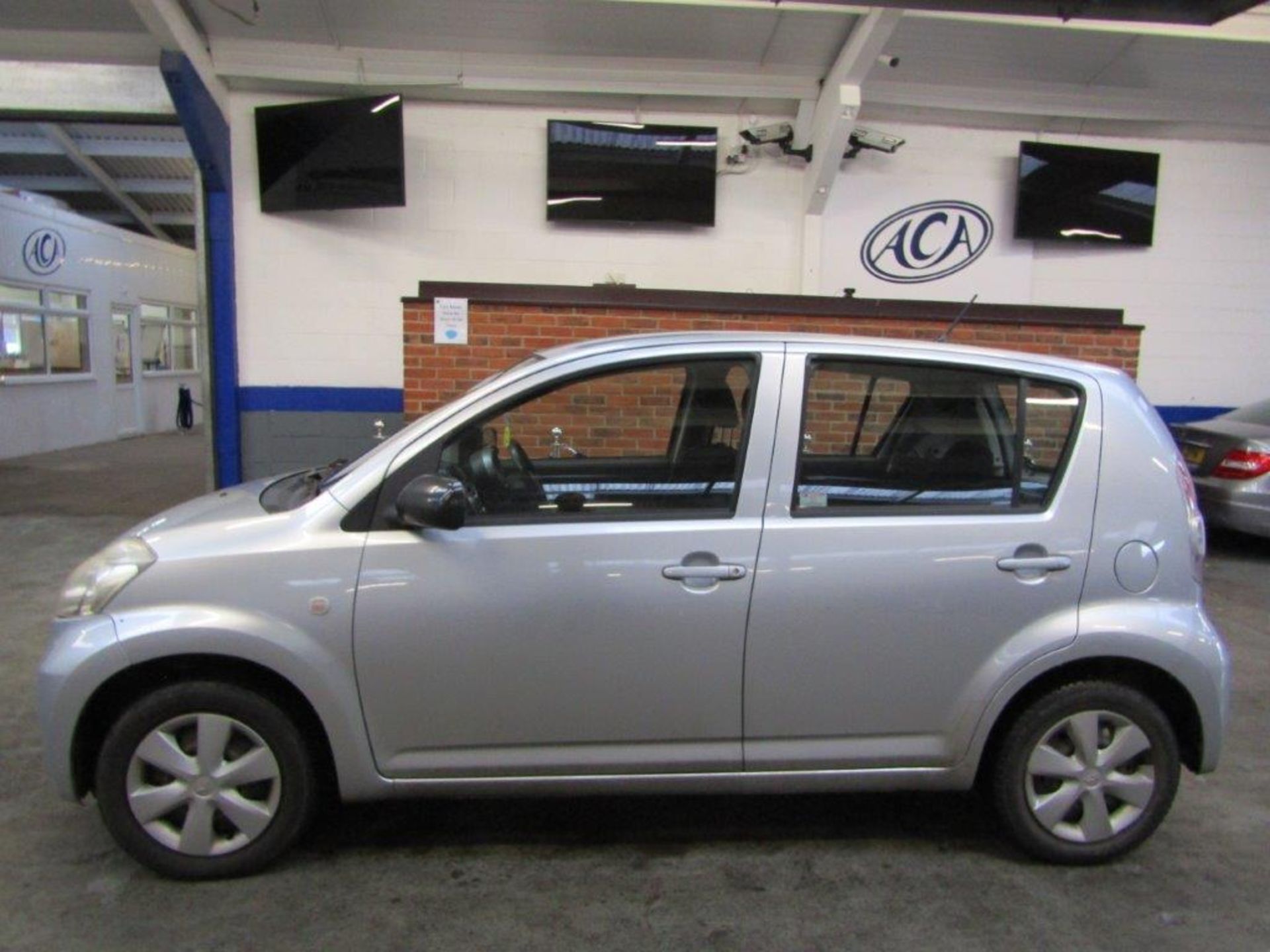 59 09 Daihatsu Sirion S - Image 2 of 22