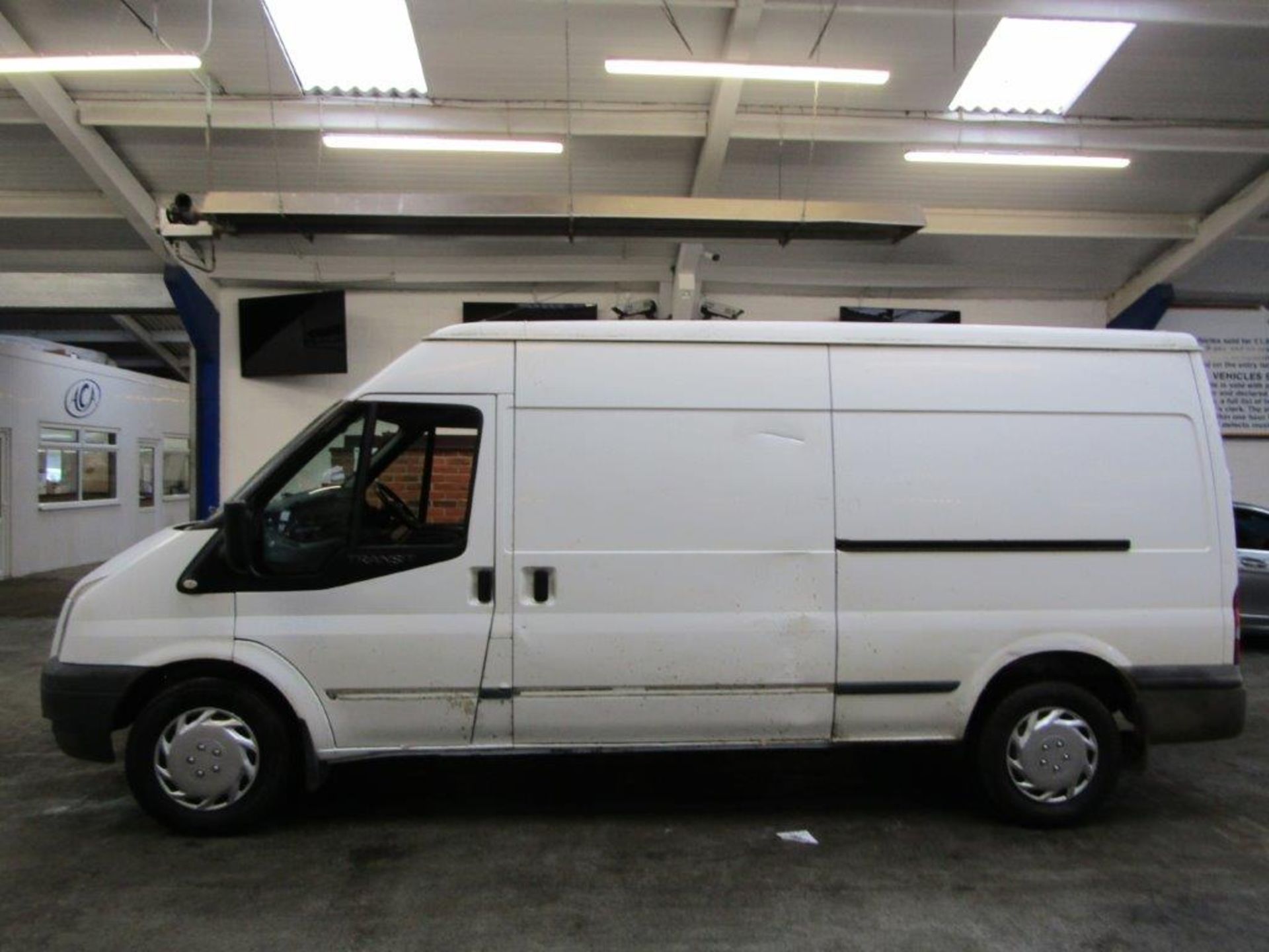 10 10 Ford Transit 115 T300L Trend R - Image 2 of 36