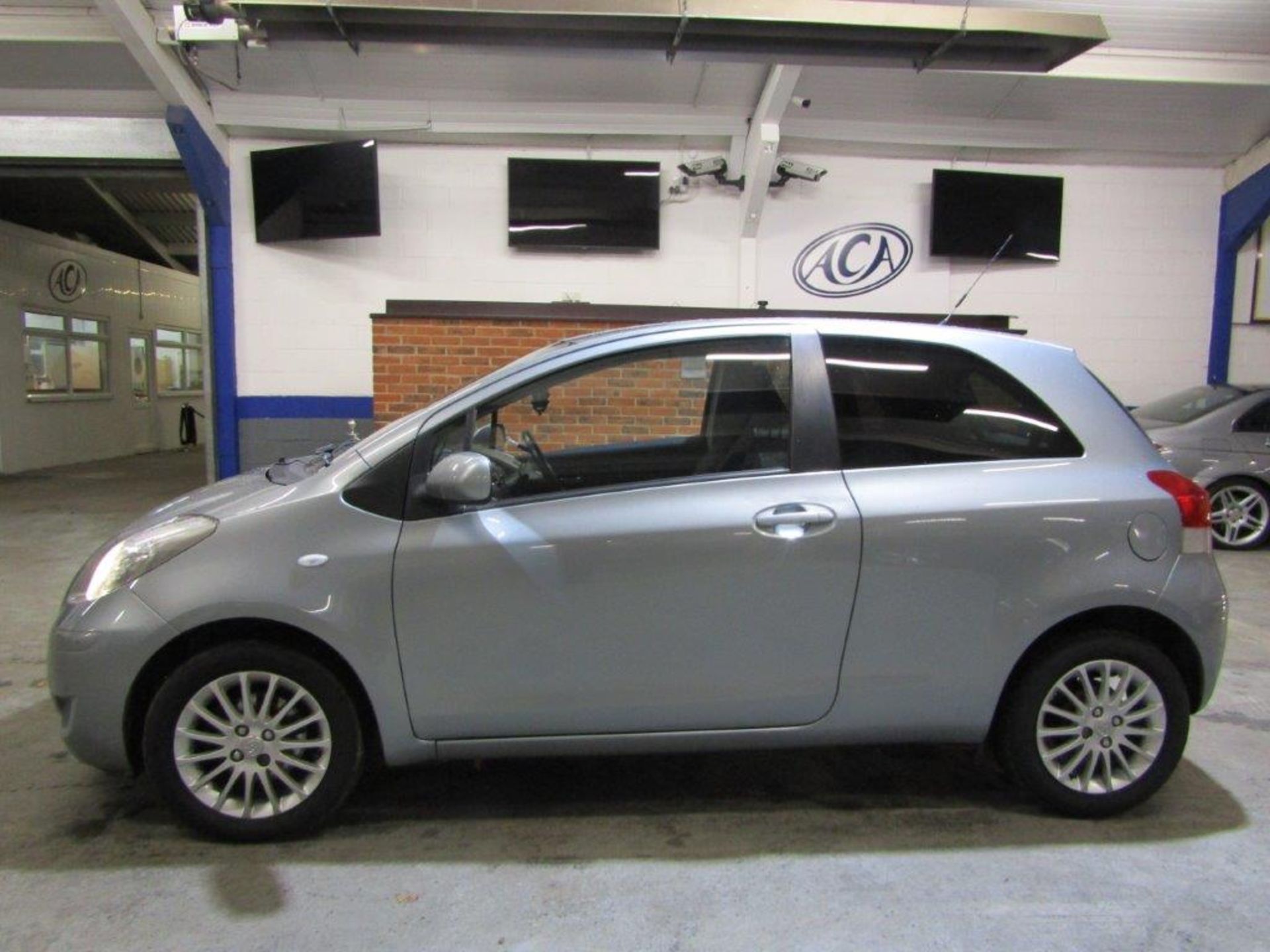 09 09 Toyota Yaris SR VVT-I - Image 2 of 22