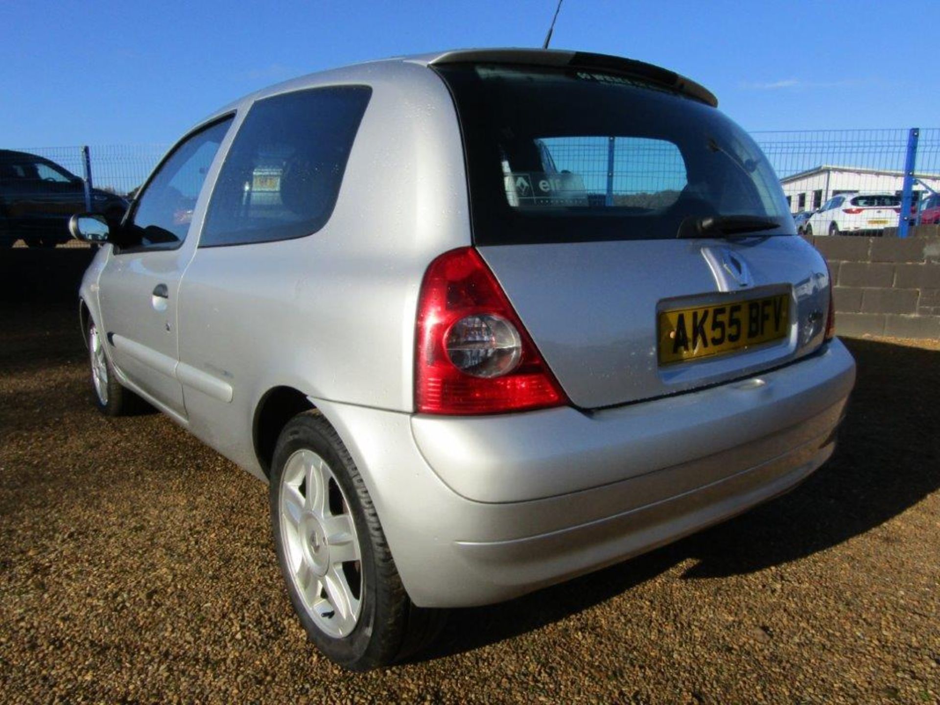 55 05 Renault Clio Extreme 16V - Image 2 of 19