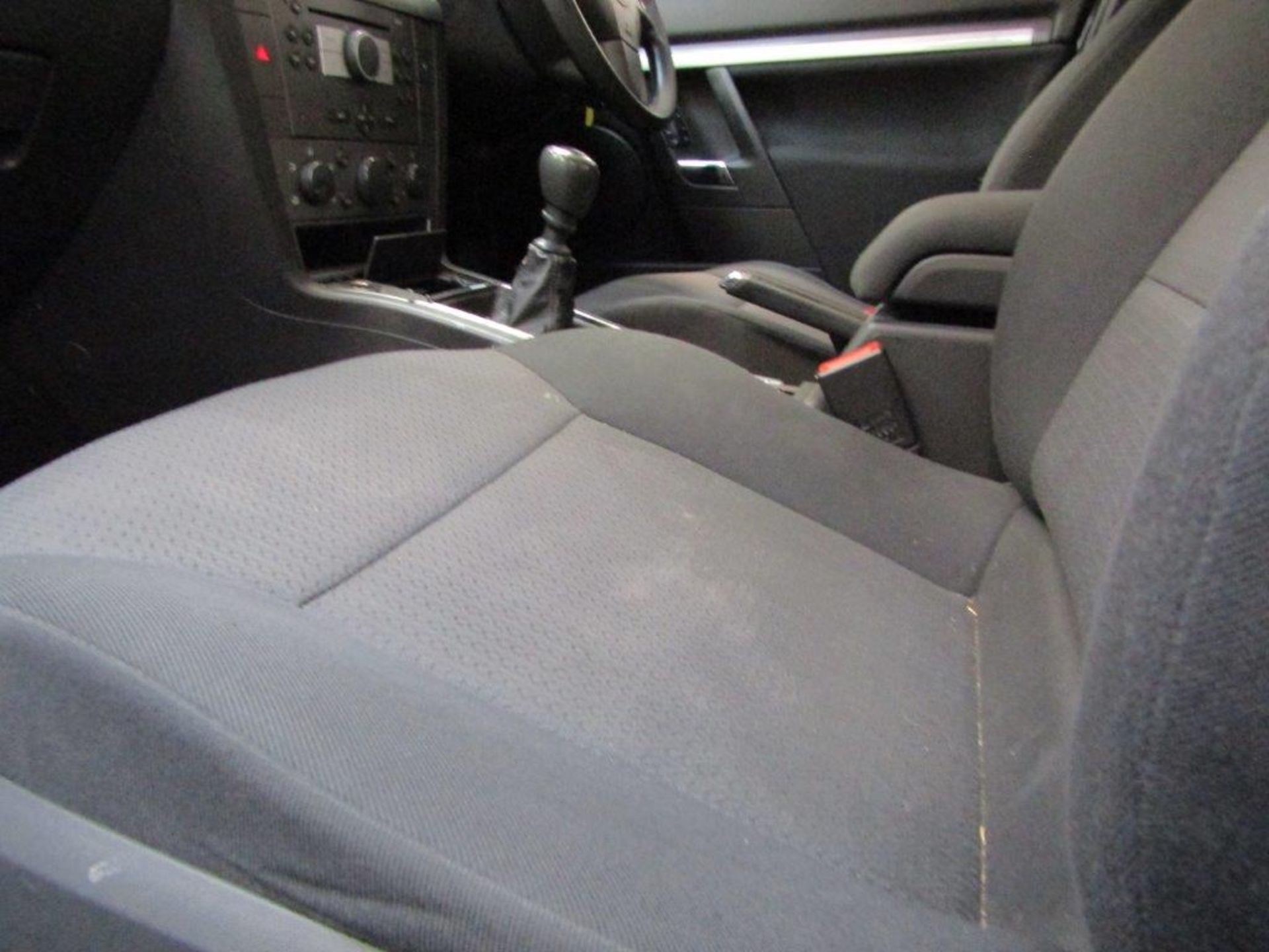 57 07 Vauxhall Vectra Exclusiv - Image 13 of 25