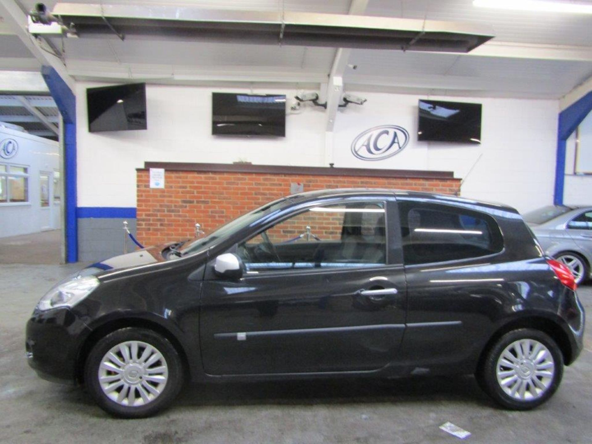 10 10 Renault Clio I-Music TCE - Image 2 of 21