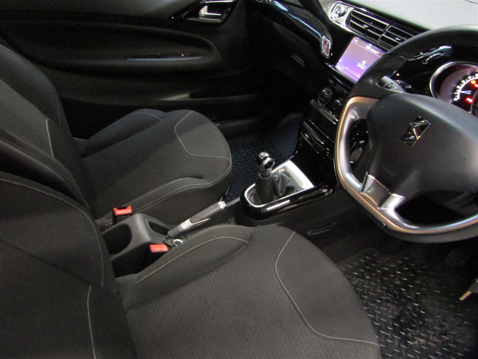 15 15 Citroen DS3 DStyle Puretech - Image 15 of 21