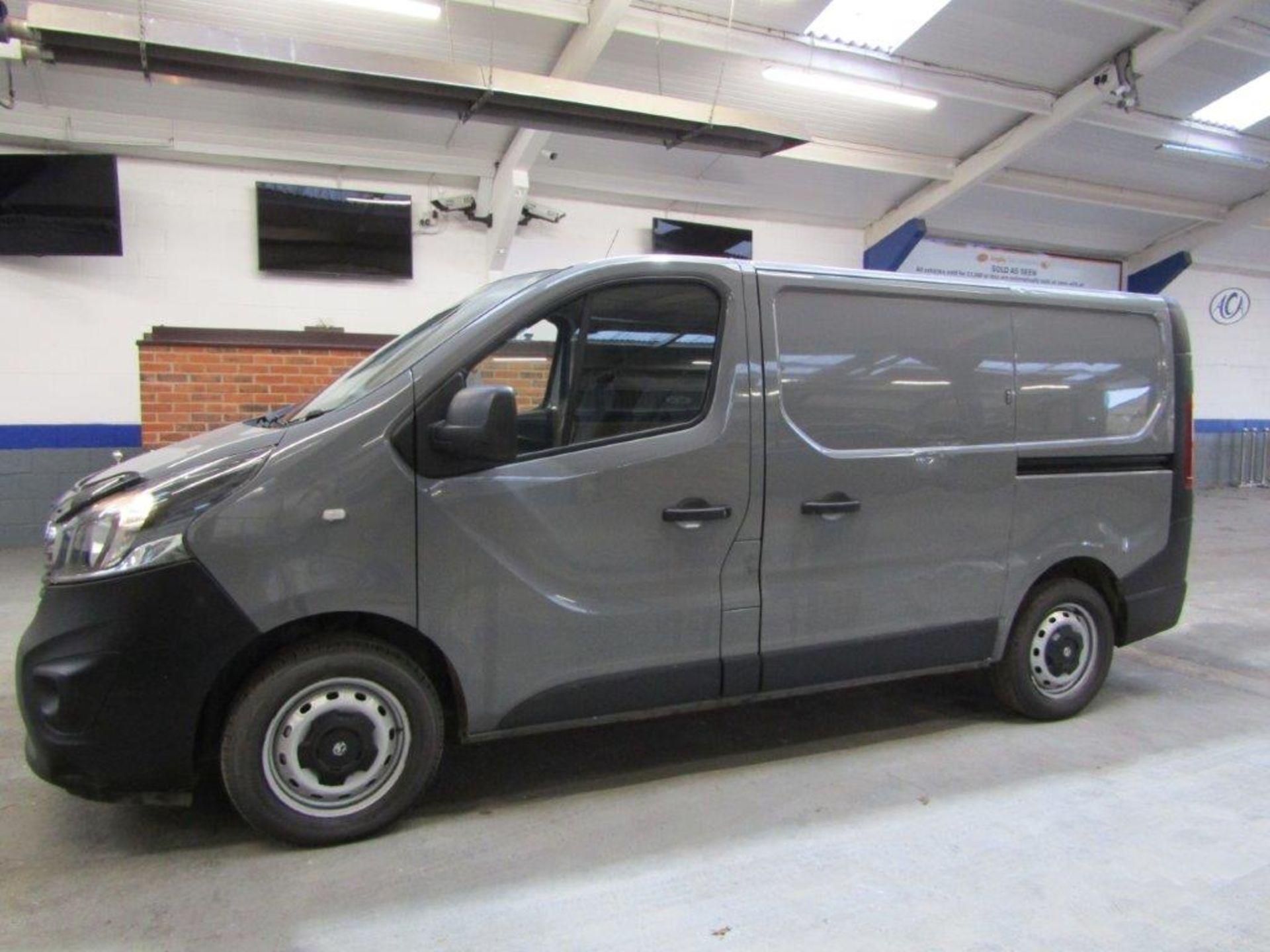 16 16 Vauxhall Vivaro 2700 BT CDTI