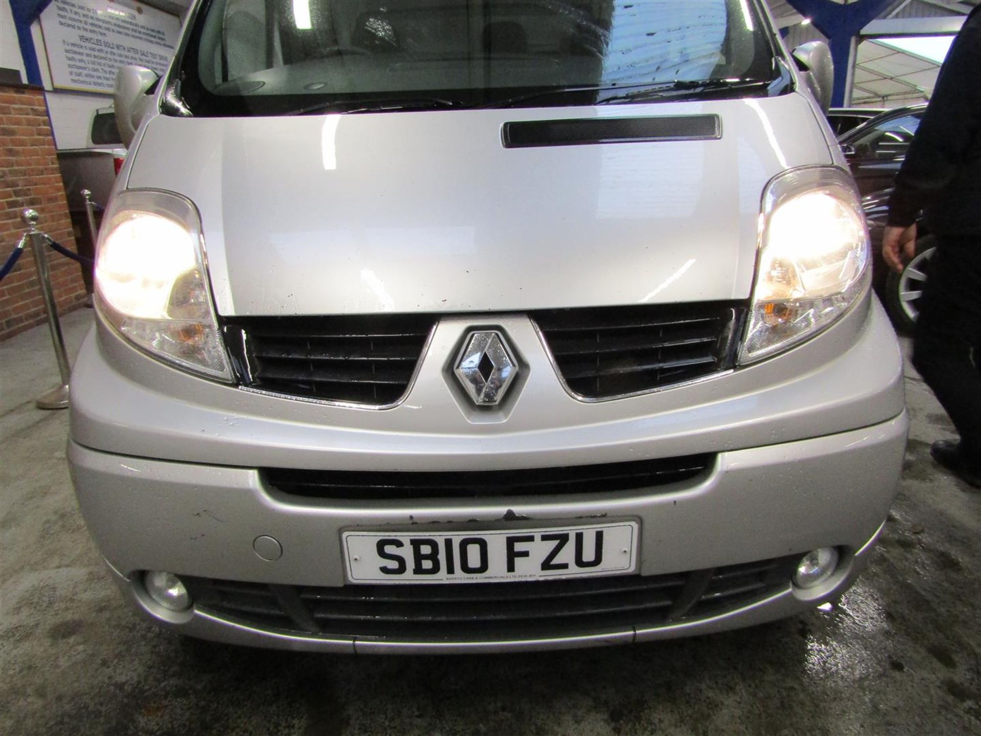 10 10 Renault Traffic LL29 Sport DCi - Image 2 of 32