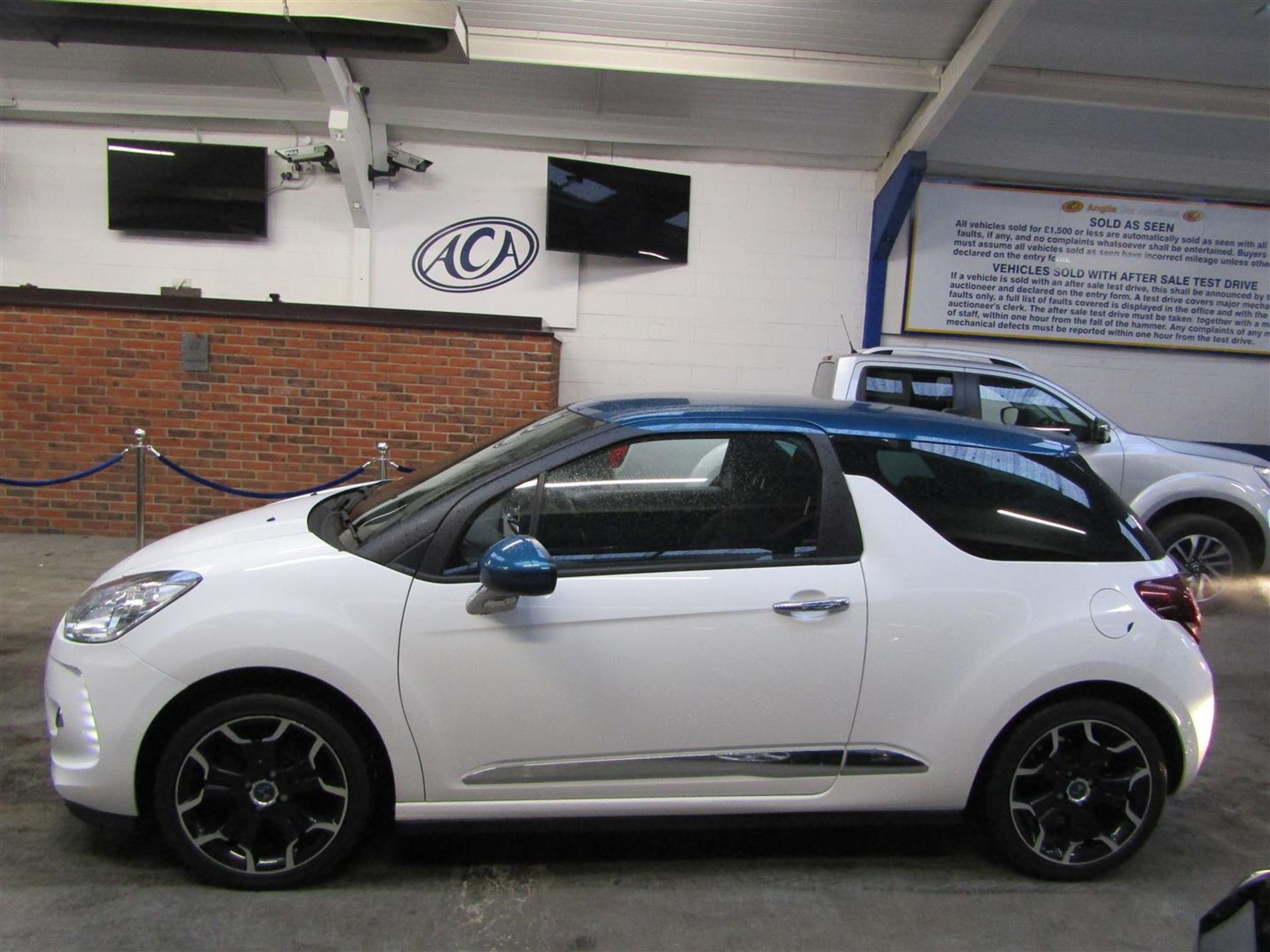 15 15 Citroen DS3 DStyle Puretech - Image 2 of 21