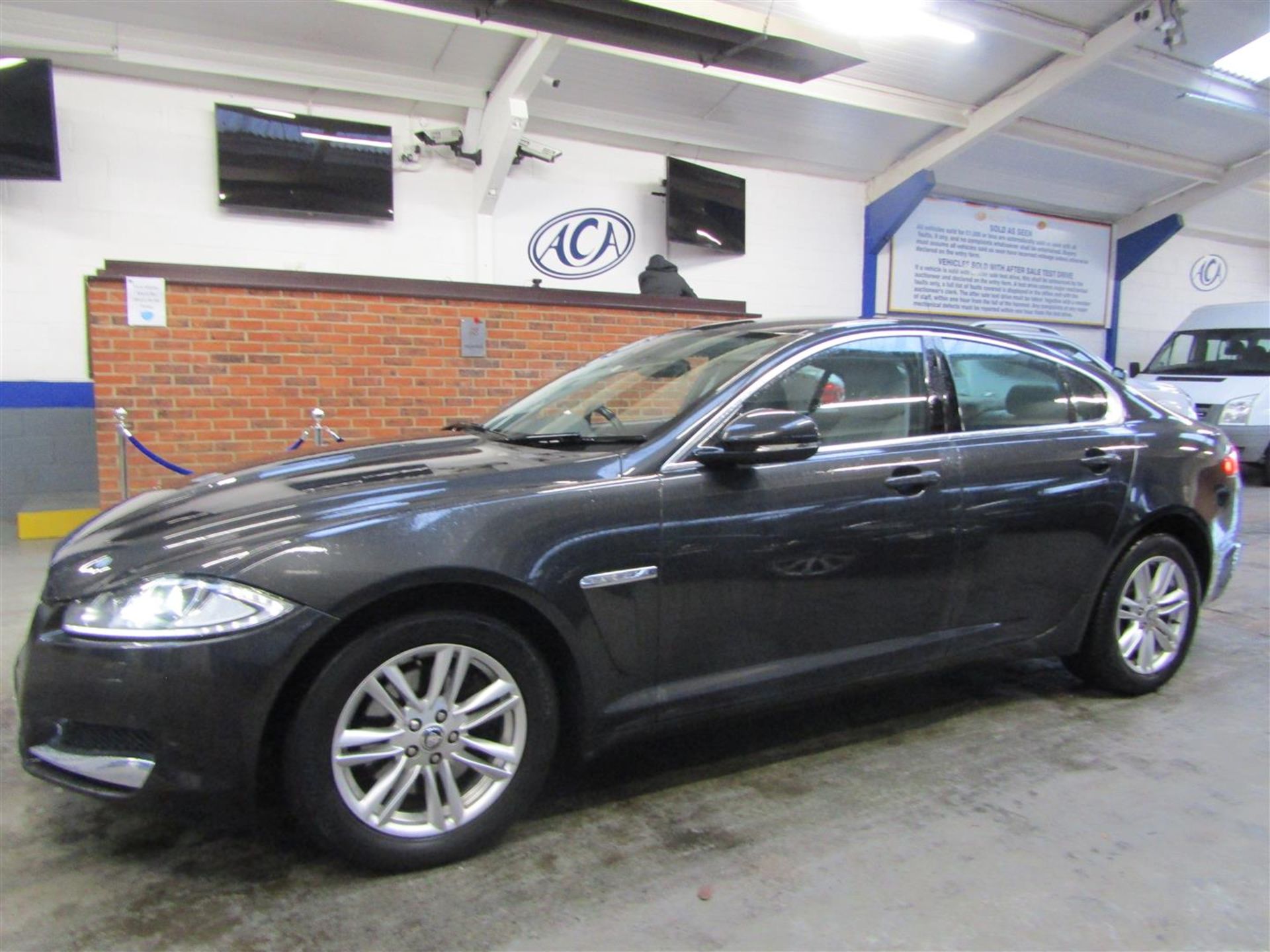 62 12 Jaguar XF Luxury D