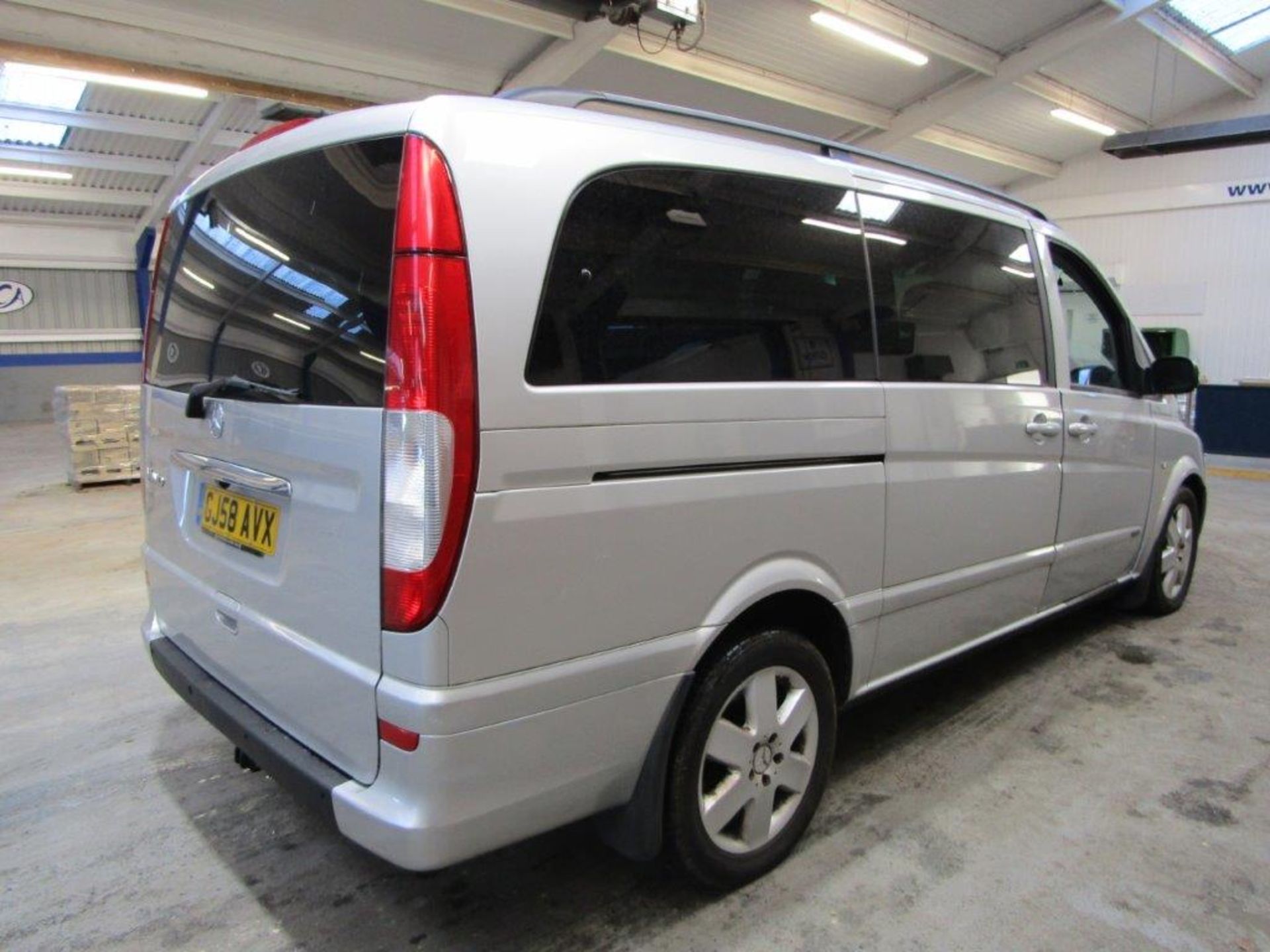 58 08 Merc Viano Ambiente CDI LWB - Image 3 of 35