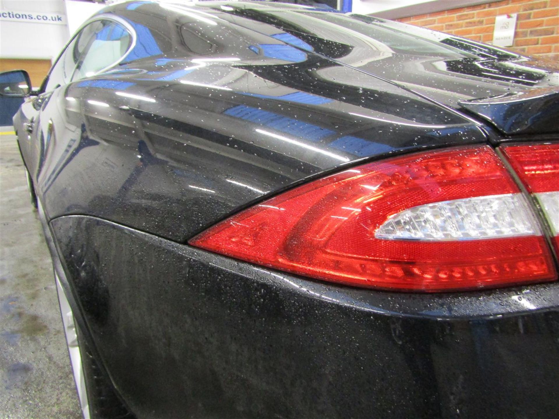 10 10 Jaguar XKR Auto - Image 22 of 37