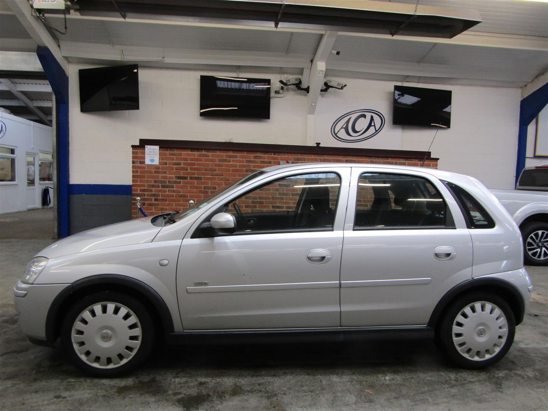 06 06 Vauxhall Corsa Design 16v - Image 2 of 21