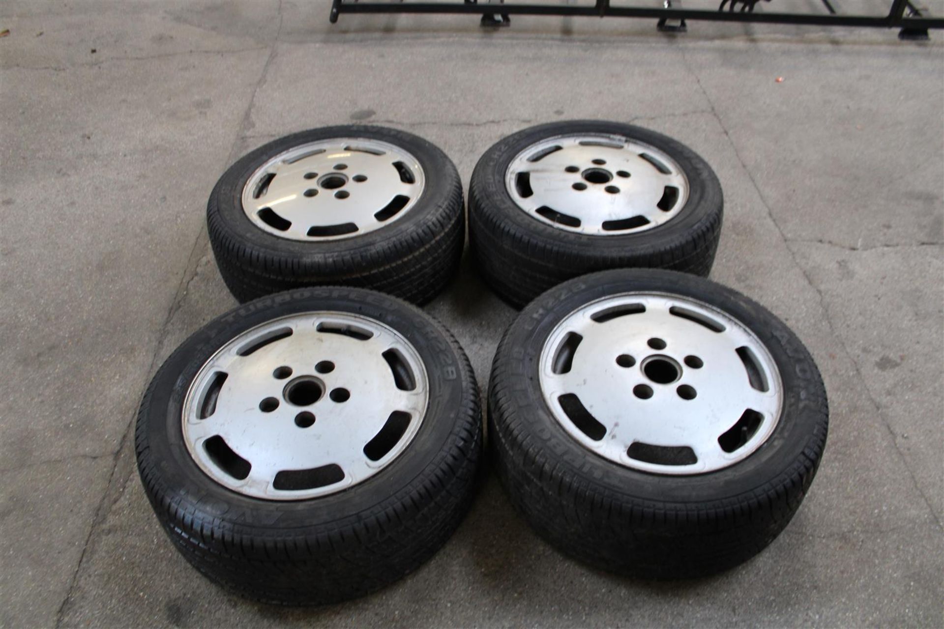 4 Porsche 928 Alloy Wheels - Image 3 of 3