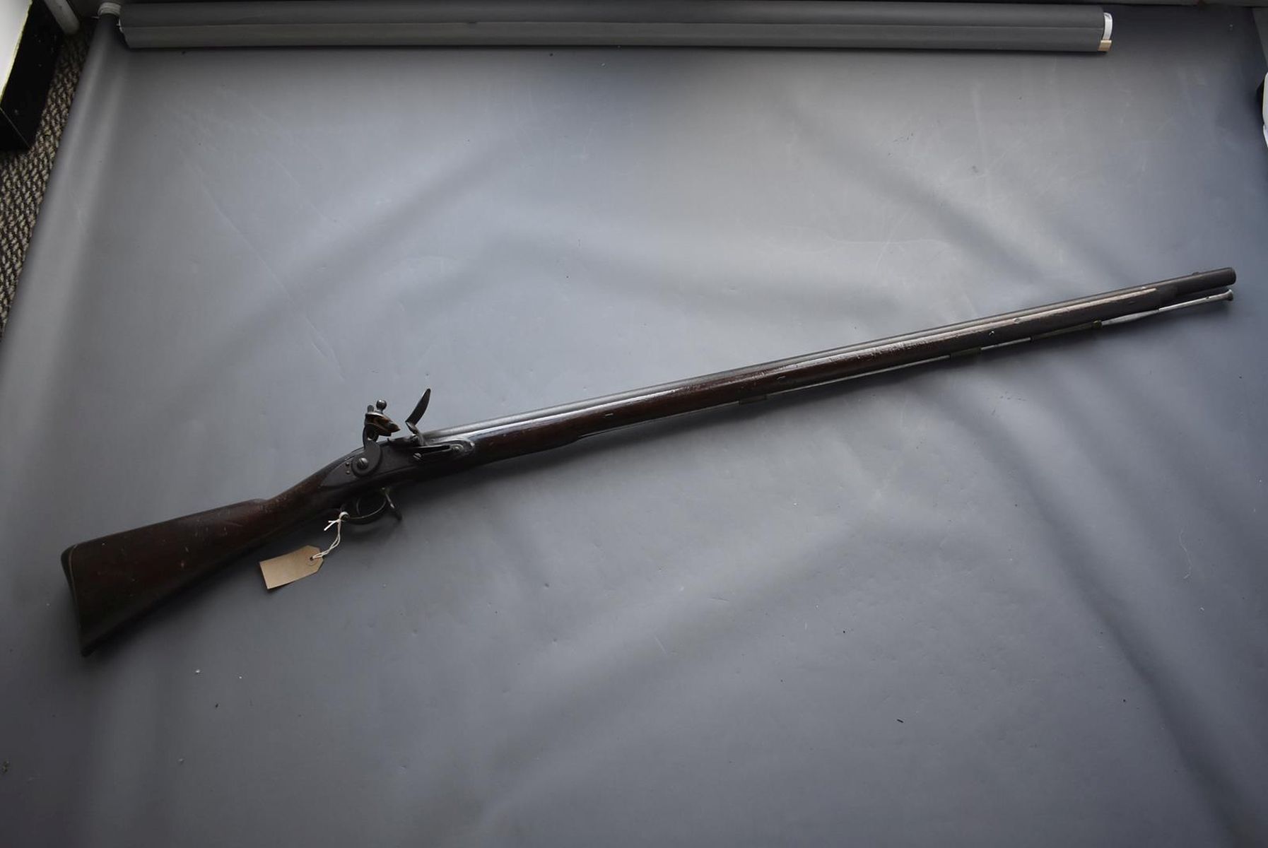 A VERY RARE .750 CALIBRE NEW LAND PATTERN FLINTLOCK MUSKET, 42inch sighted barrel, flat lock stamped - Image 6 of 26