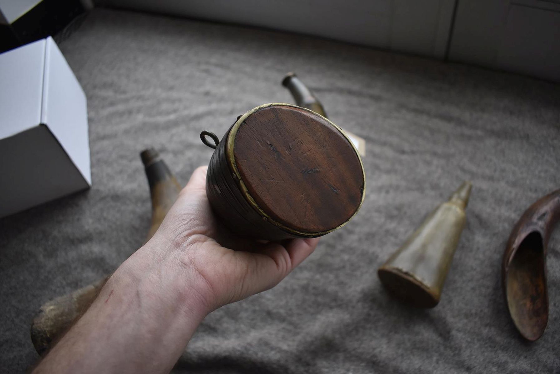 TWO 19TH CENTURY HORN POWDER SCOOPS, one branded with the initials TK, together with four 19th - Image 7 of 19