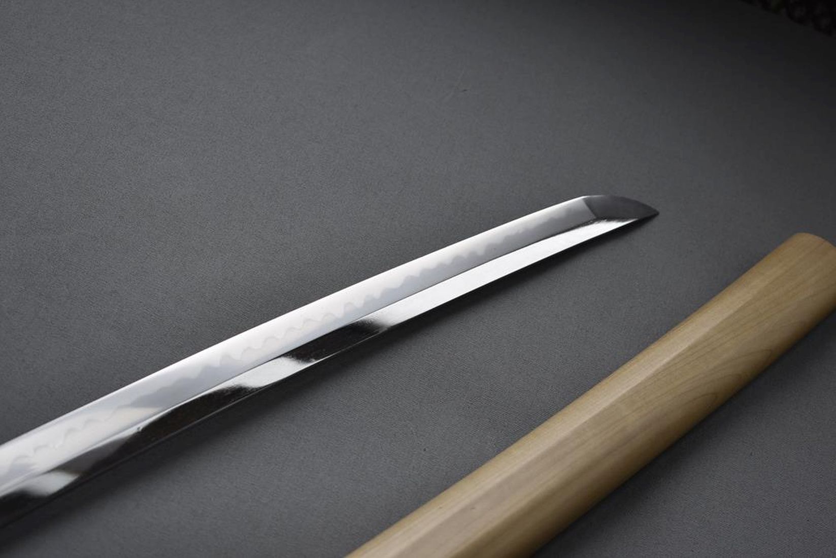 A GENDAITO, 65.5cm blade with one mekugi-ana signed tachi-mei Nagamitsu, notare hamon, nashiji hada, - Image 9 of 9