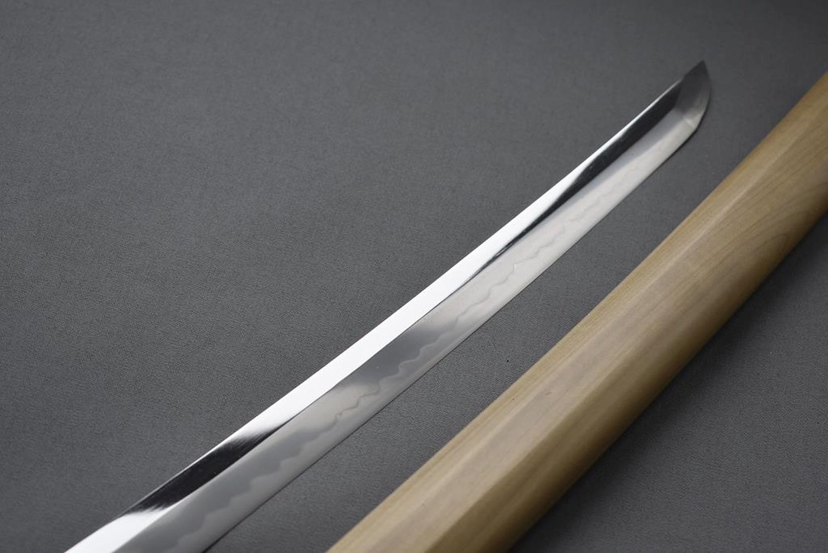 A GENDAITO, 65.5cm blade with one mekugi-ana signed tachi-mei Nagamitsu, notare hamon, nashiji hada, - Image 6 of 9
