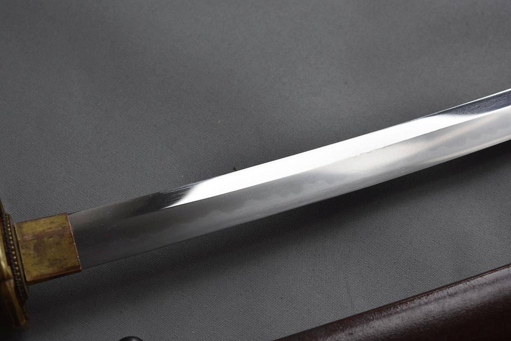 A GENDAITO, 66.5cm blade with one mekugi-ana signed Ishido Teruhide saku, midare hamon, nashiji - Image 4 of 17