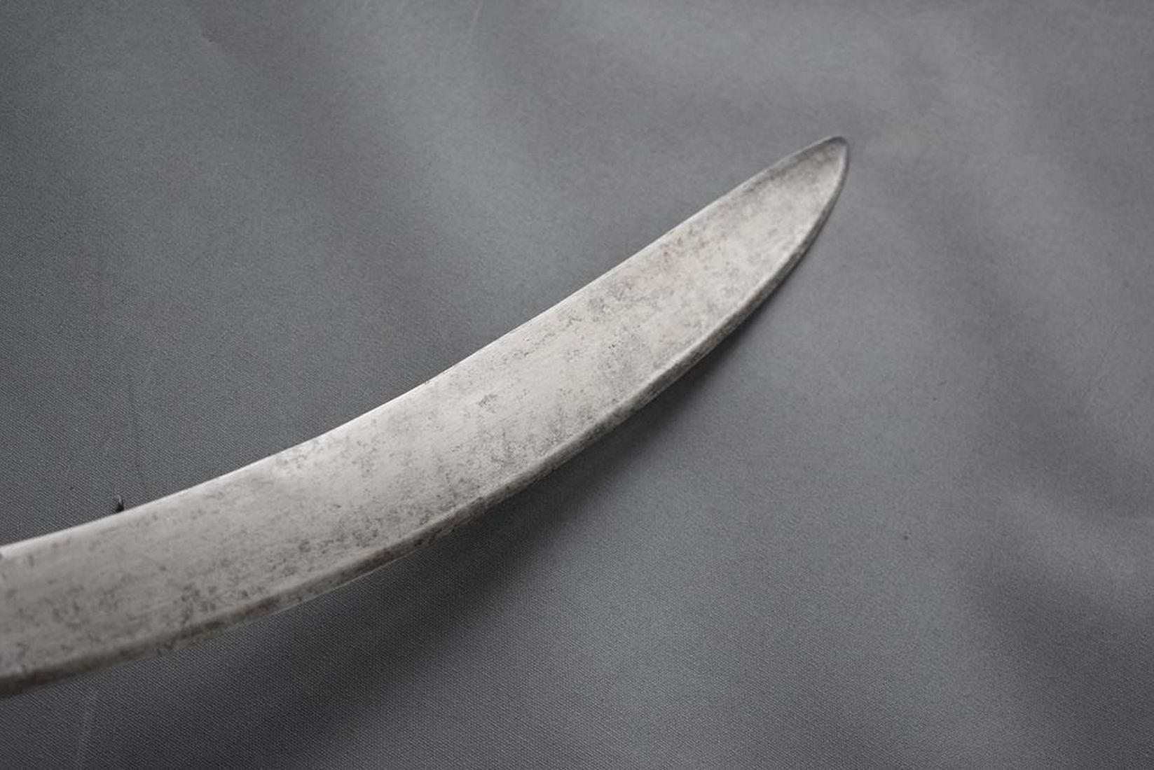 AN 18TH CENTURY INDIAN TULWAR, 76cm sharply curved blade with punched dot and crescent decoration, - Image 5 of 13