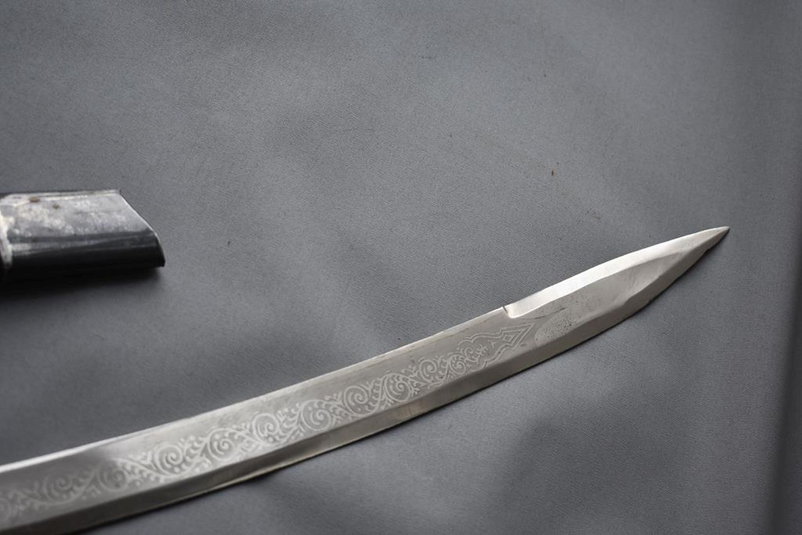 A LATE 19TH CENTURY TIBETAN DAGGER, 13cm fullered blade, characteristic white metal hilt and - Image 8 of 11