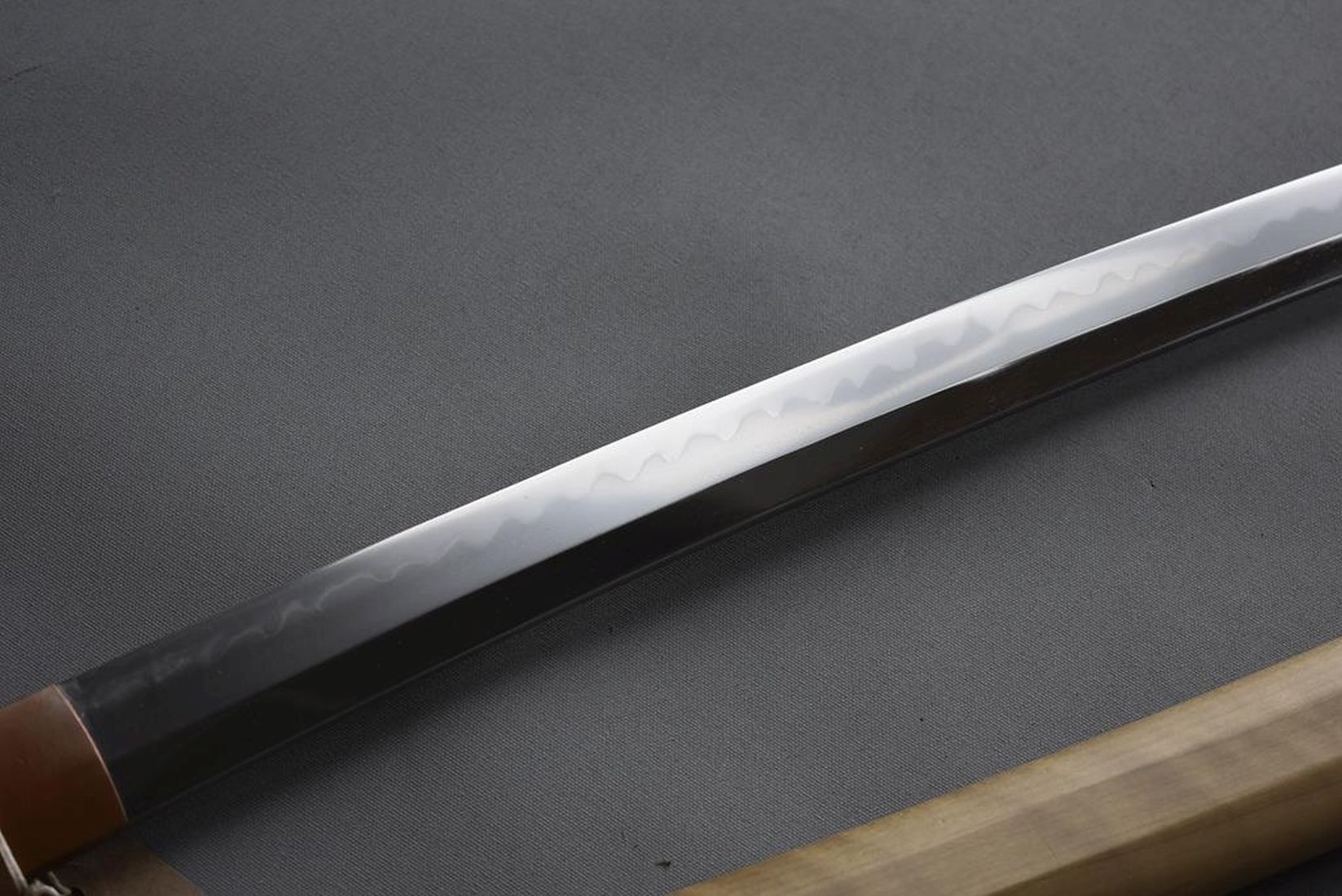 A GENDAITO, 65.5cm blade with one mekugi-ana signed tachi-mei Nagamitsu, notare hamon, nashiji hada, - Image 8 of 9