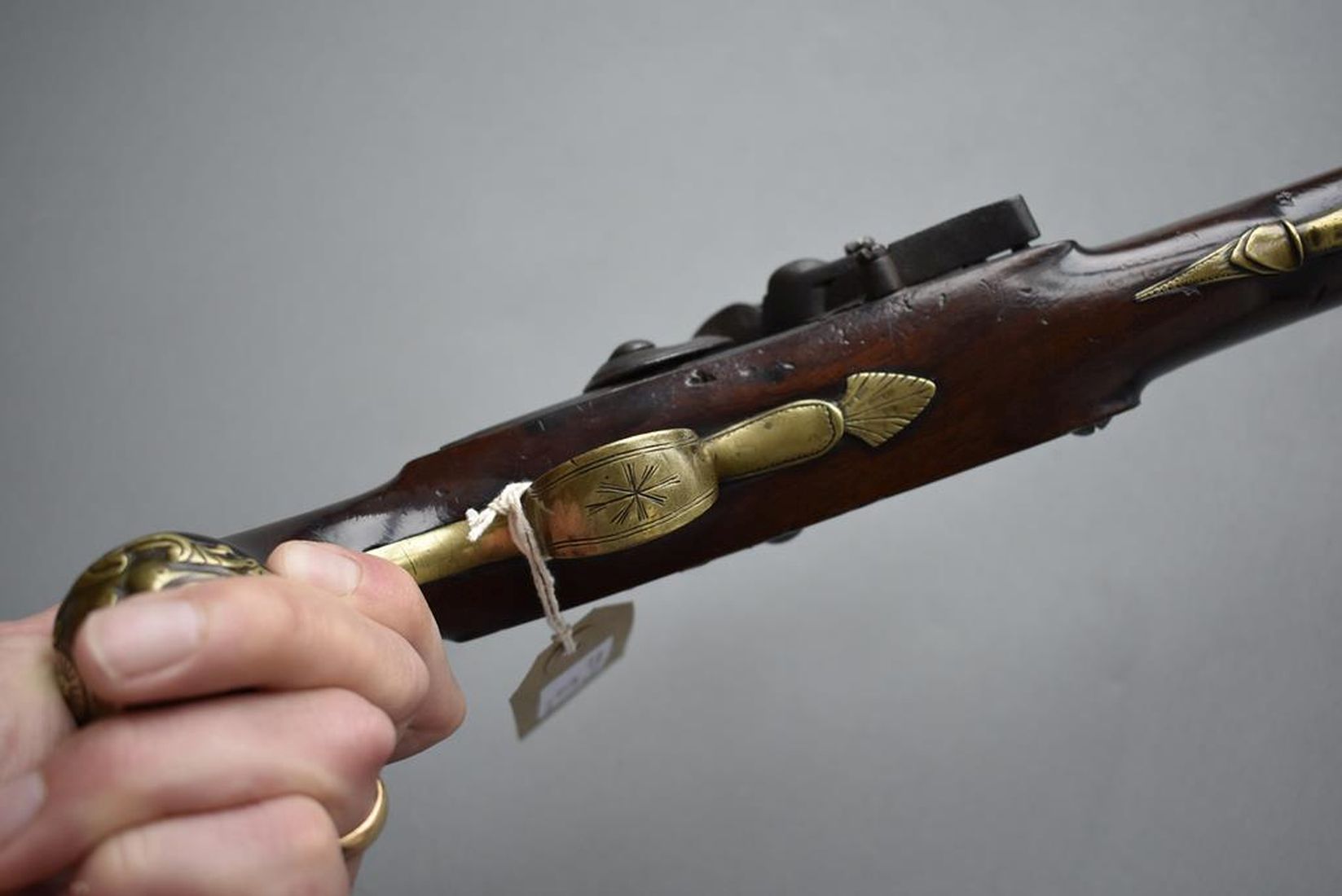 AN UNUSUAL 10-BORE FLINTLOCK BLUNDERBUSS PISTOL BY COLLICOTT, 8inch heavy barrel with flared - Image 7 of 11