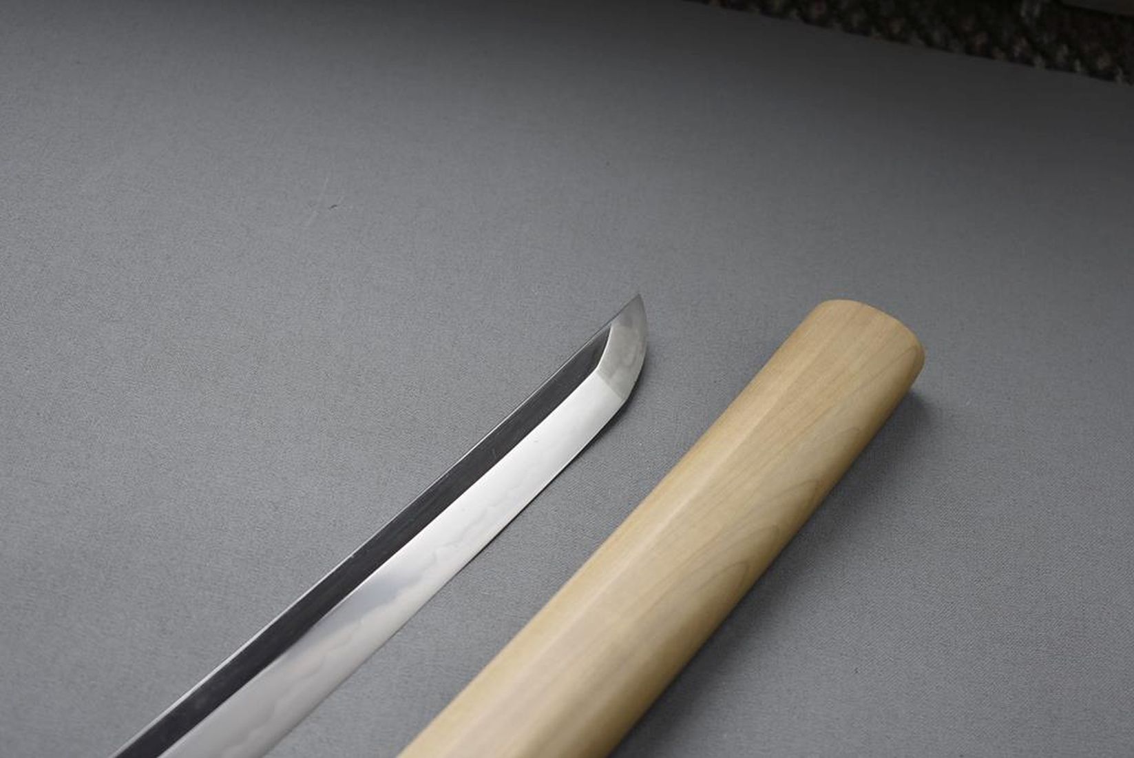 A GENDAITO, 65.5cm blade with one mekugi-ana signed tachi-mei Nagamitsu, notare hamon, nashiji hada, - Image 7 of 9