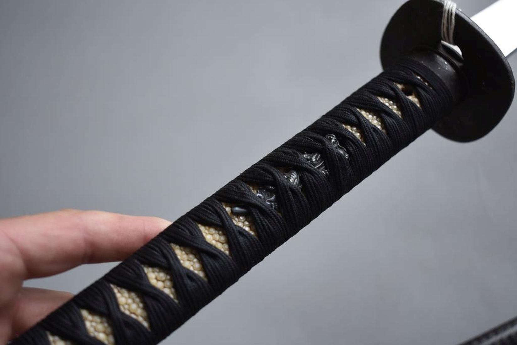 A KATANA, 70.2cm Shin-shinto blade with one mekugi-ana, signed Ashu ju Yamaguchi Kunichika saku - Image 15 of 16