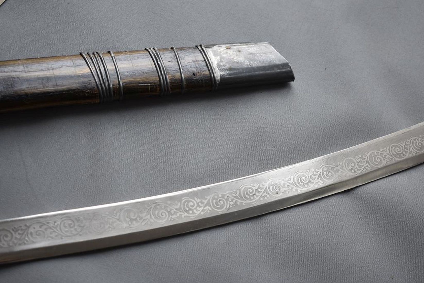 A LATE 19TH CENTURY TIBETAN DAGGER, 13cm fullered blade, characteristic white metal hilt and - Image 7 of 11