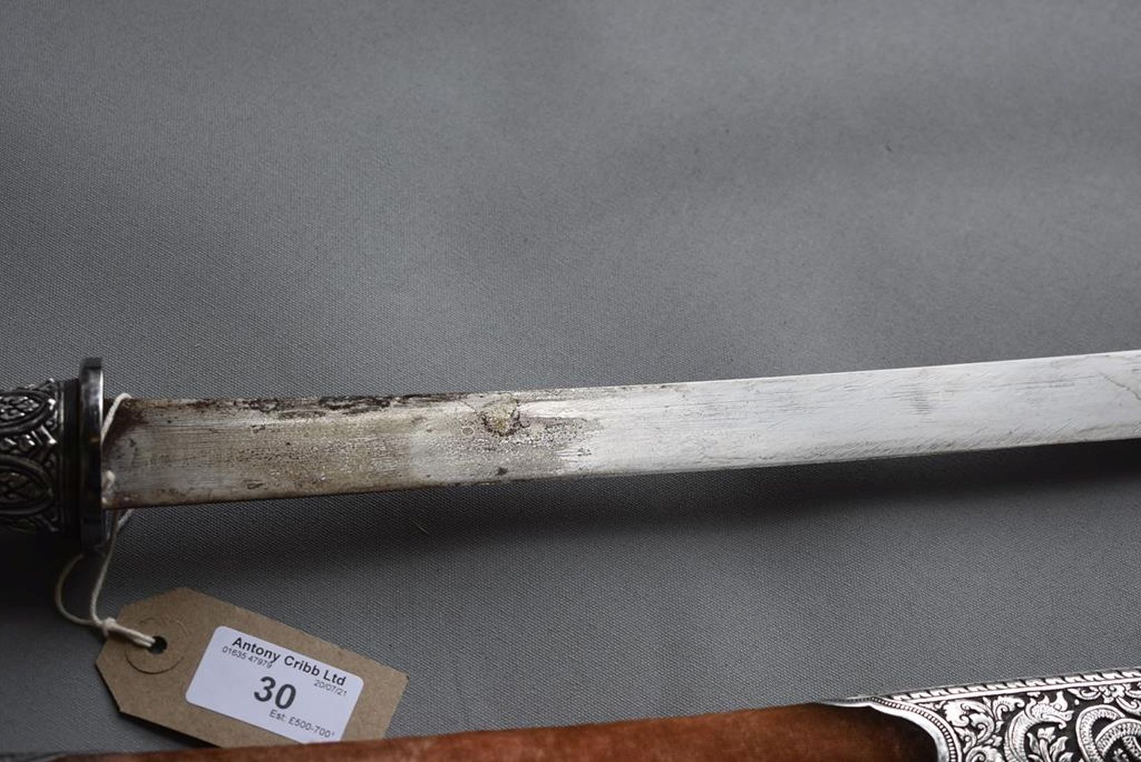 A 19TH CENTURY BURMESE DHA, 58.5cm curved blade, characteristic white metal mounted hilt decorated - Image 7 of 15