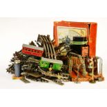 Doll, Märklin u.a., Konvolut Eisenbahnpackungen, Schienen + Zubehör