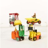 Dinky Toys, 2 Gabelstapler, Gruesalev + Corgi Thwaites Dumper