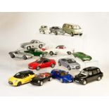 Kyosho, Minichamps u.a., 14 Modellautos