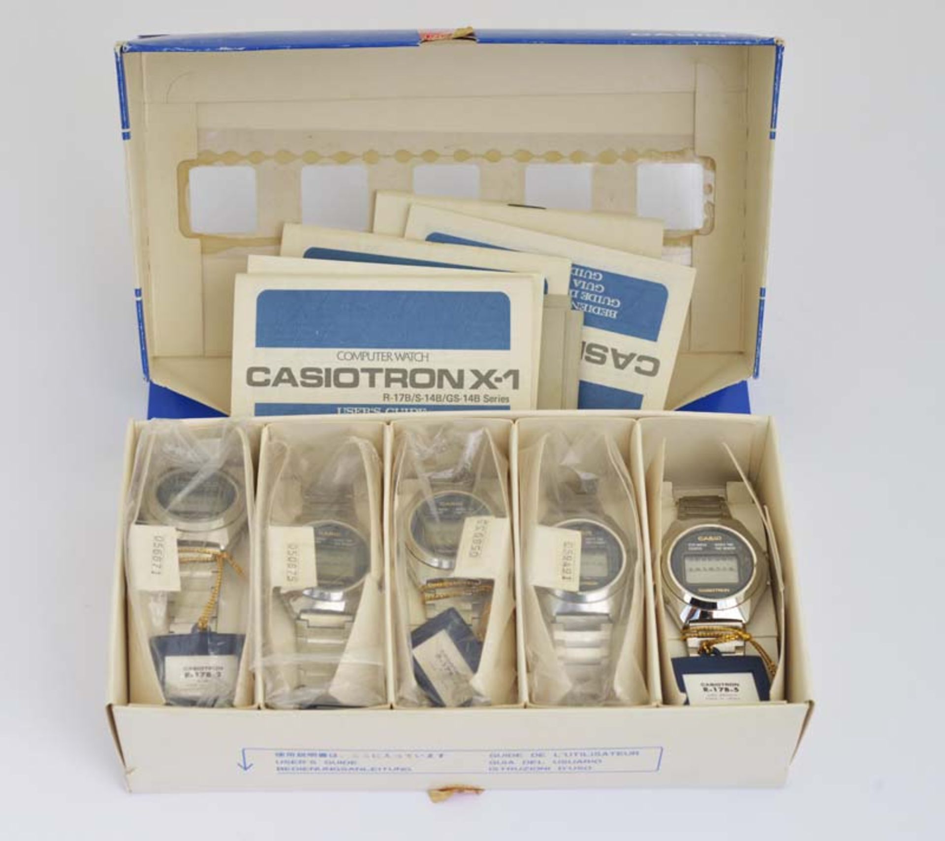 Casio, Händlerbox mit 5 Digitaluhren "CASIOTRON X 1"