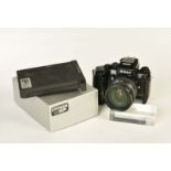 Nikon, F4 mit Nikkor 3,5-5,6 24-120 mm + Polaroid Rückteil