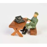 Soldat mit Tisch + Schreibmaschine