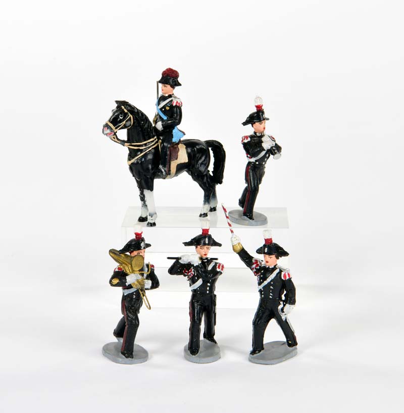 4 Italian musicians + horsemen, 9-12 cm, plastic, unmarked