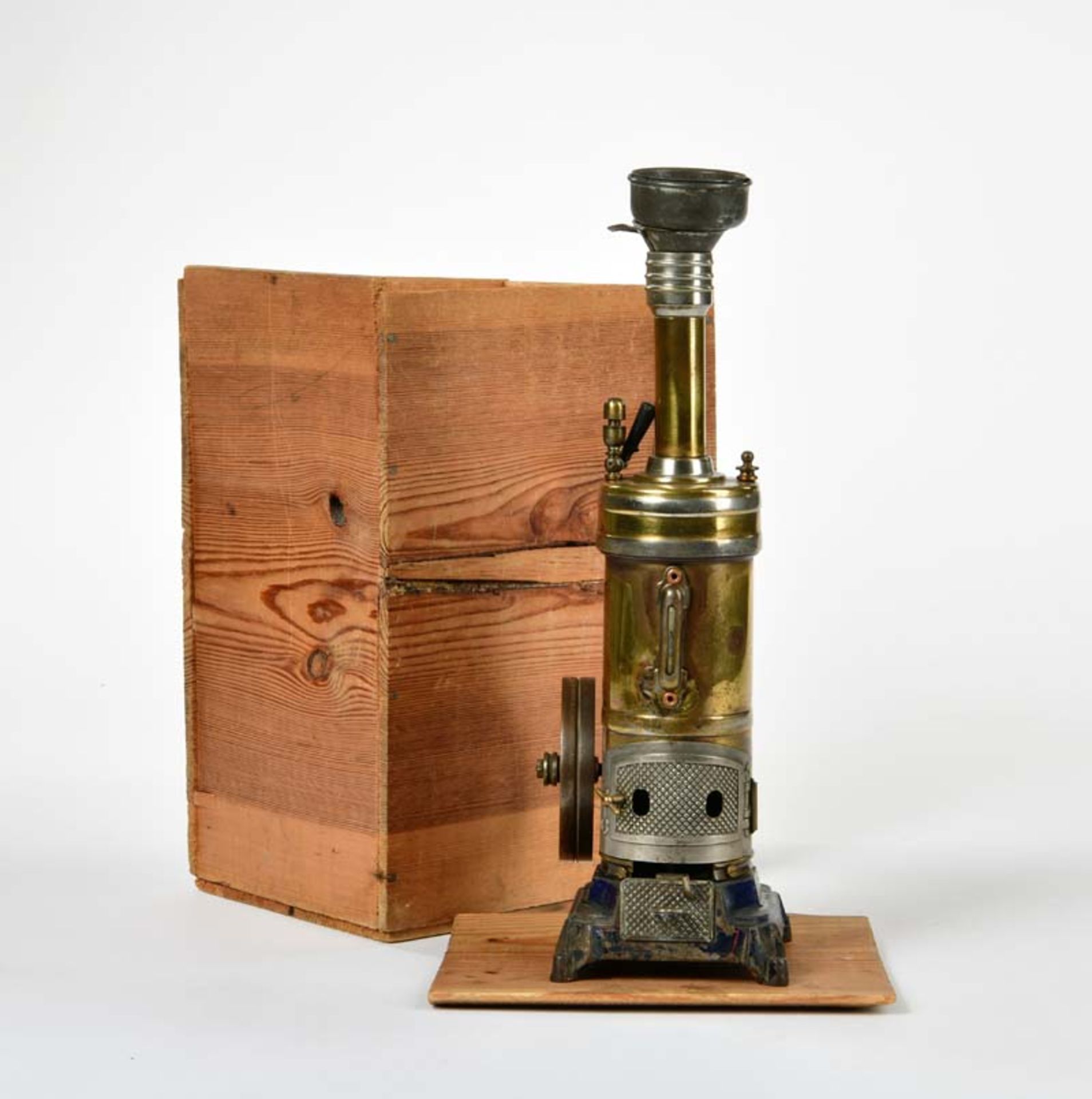 Bing, vertical steam engine, Germany pw, 30 cm, in wooden box