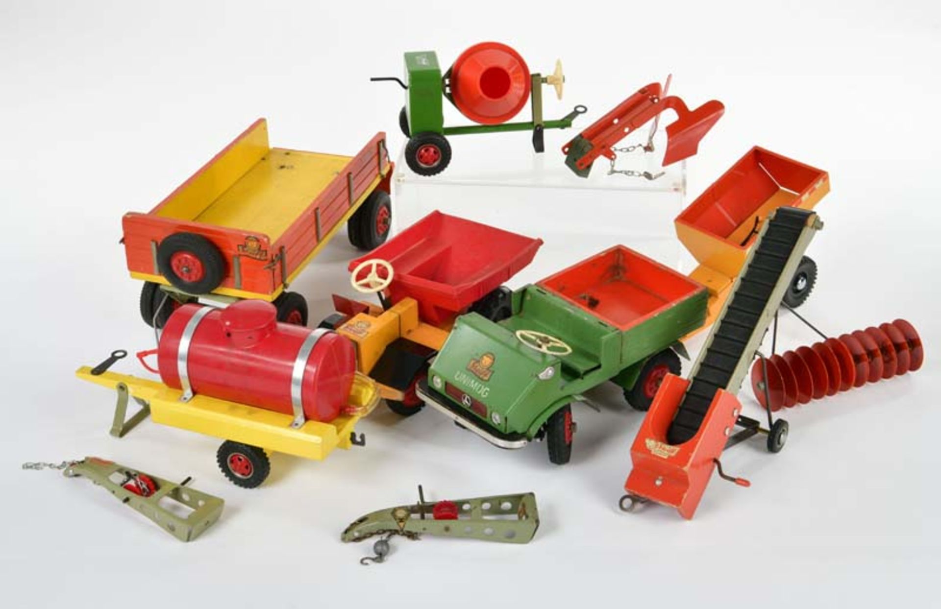 Steiff, bundle of vehicles, trailer a.o., W.-Germany, plastic, wood, paint d., mostly used, please