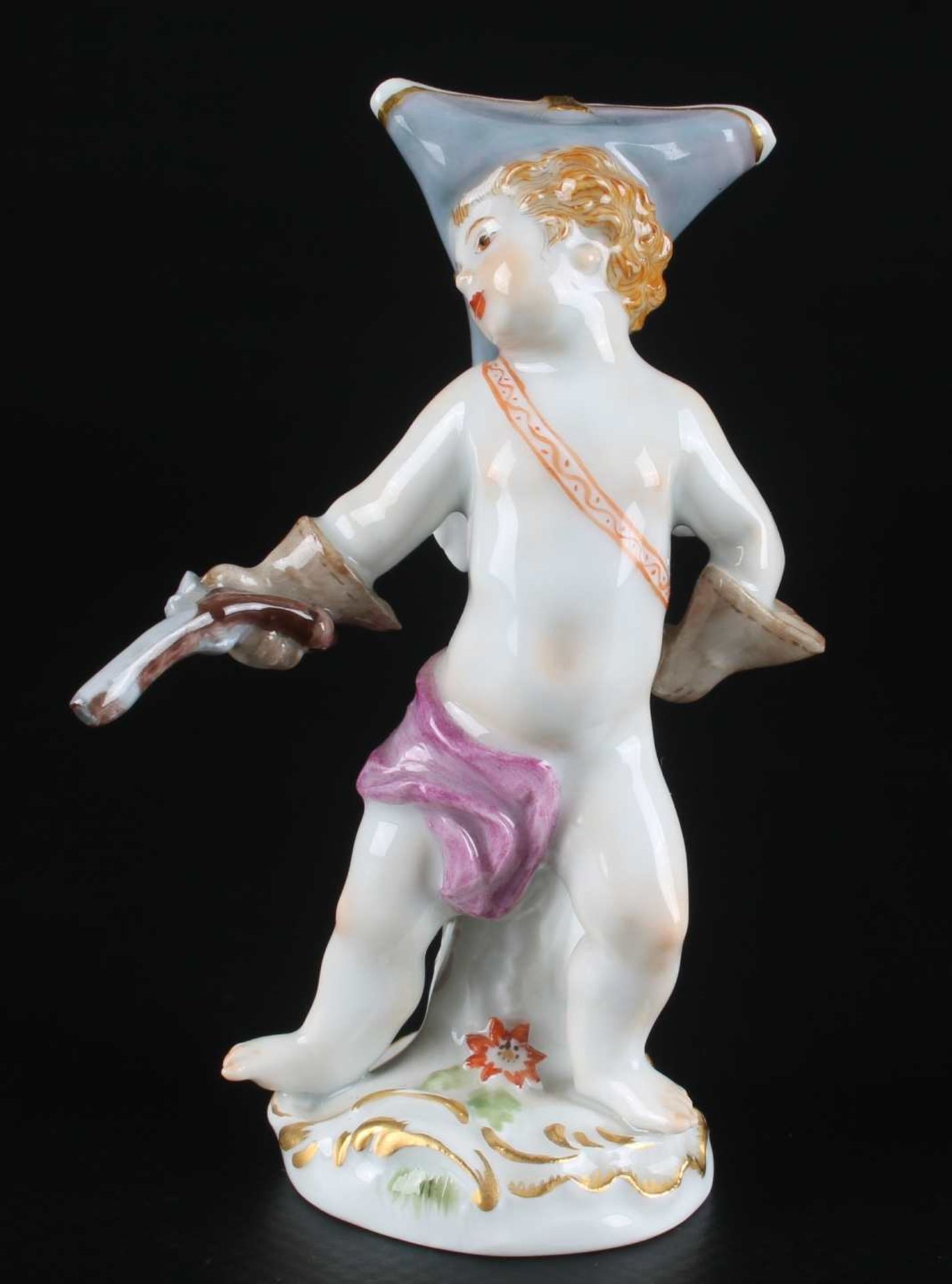 Meissen Verkleidete Amorette mit Pistole, disguised cupid with pistole,