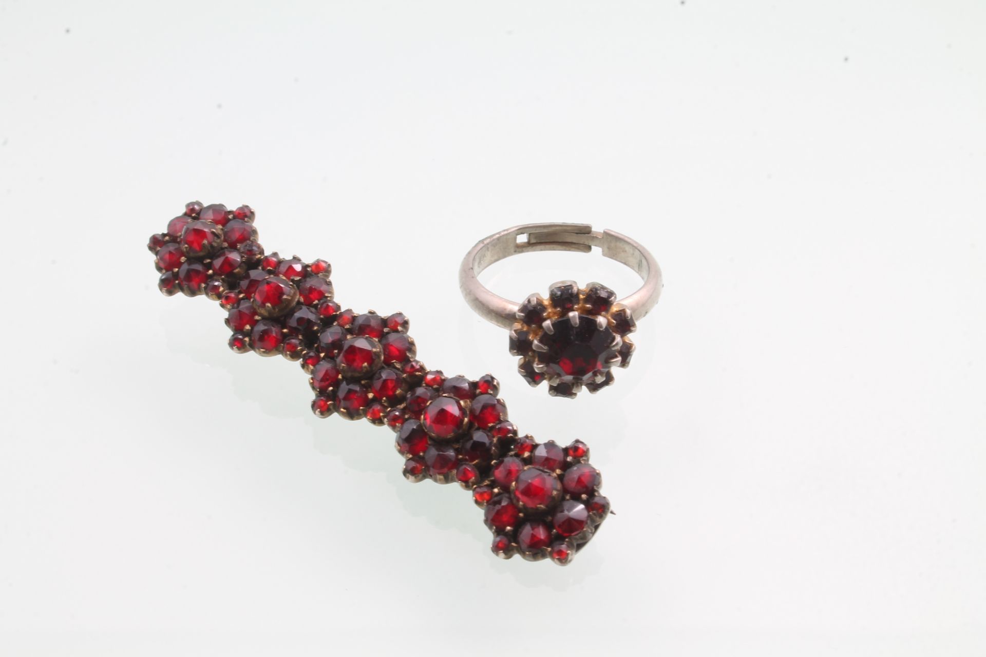 6-teiliger Konvolut Granatschmuck, teils antik, lot of garnet jewelry, partly antique, - Image 5 of 6