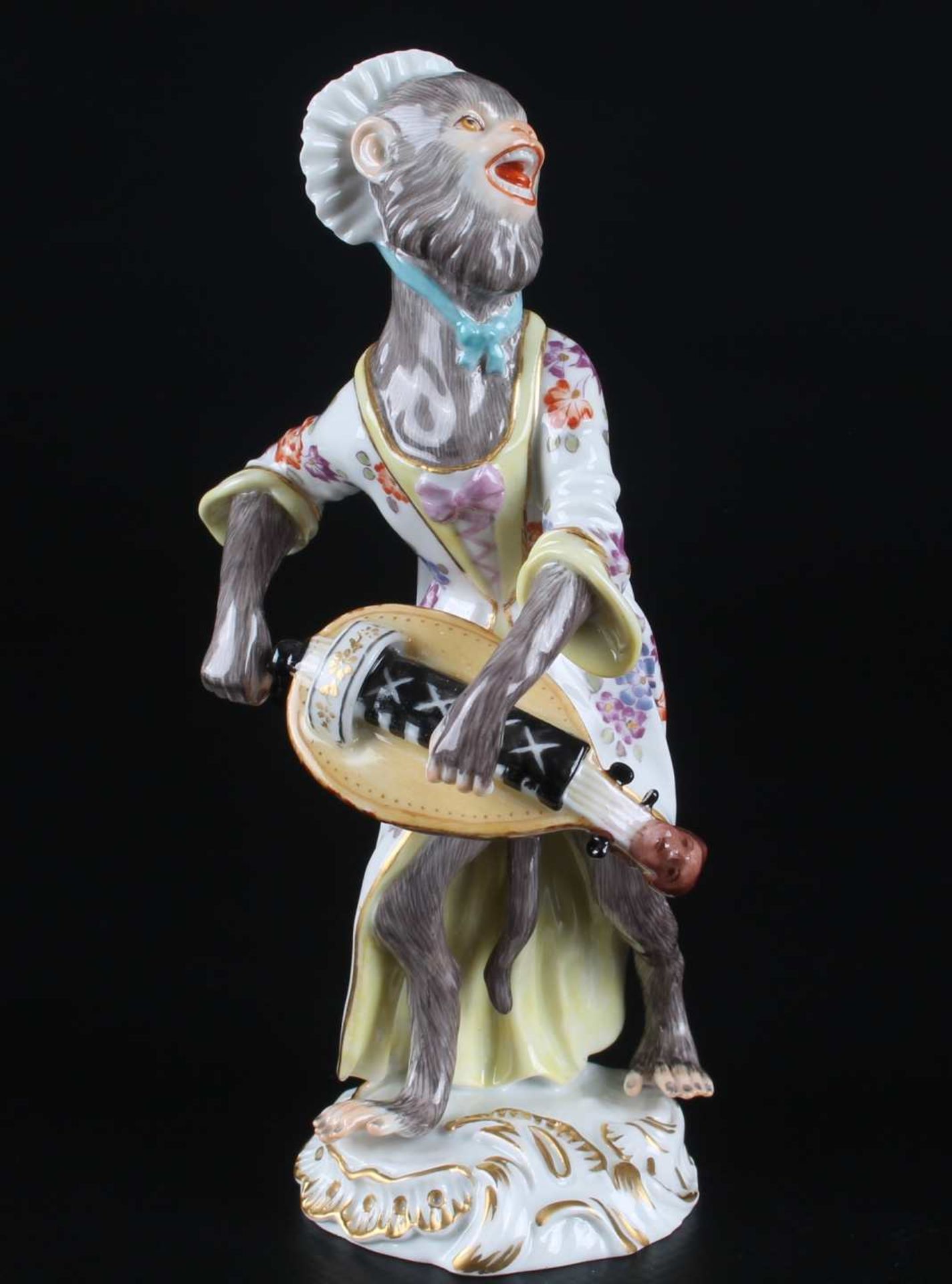 Meissen Drehleierspielerin aus der Affenkapelle, hurdy gurdy player monkey chapel,