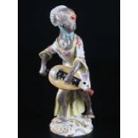 Meissen Drehleierspielerin aus der Affenkapelle, hurdy gurdy player monkey chapel,