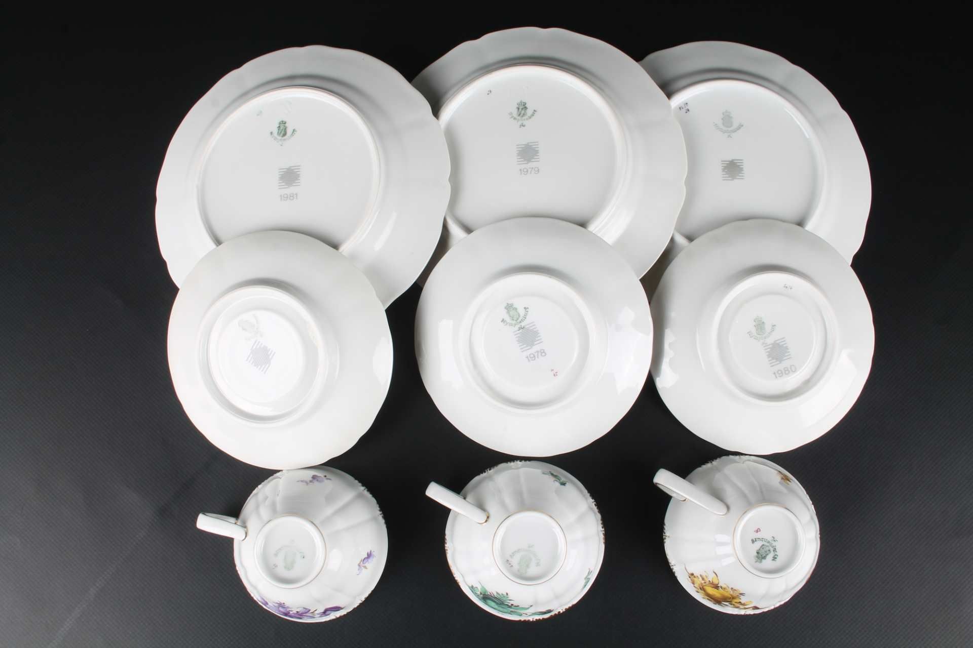 Nymphenburg 3 Kaffee- / Teegedecke, Grüne / Gelbe & Lila Blume, coffee cup set, - Bild 5 aus 5