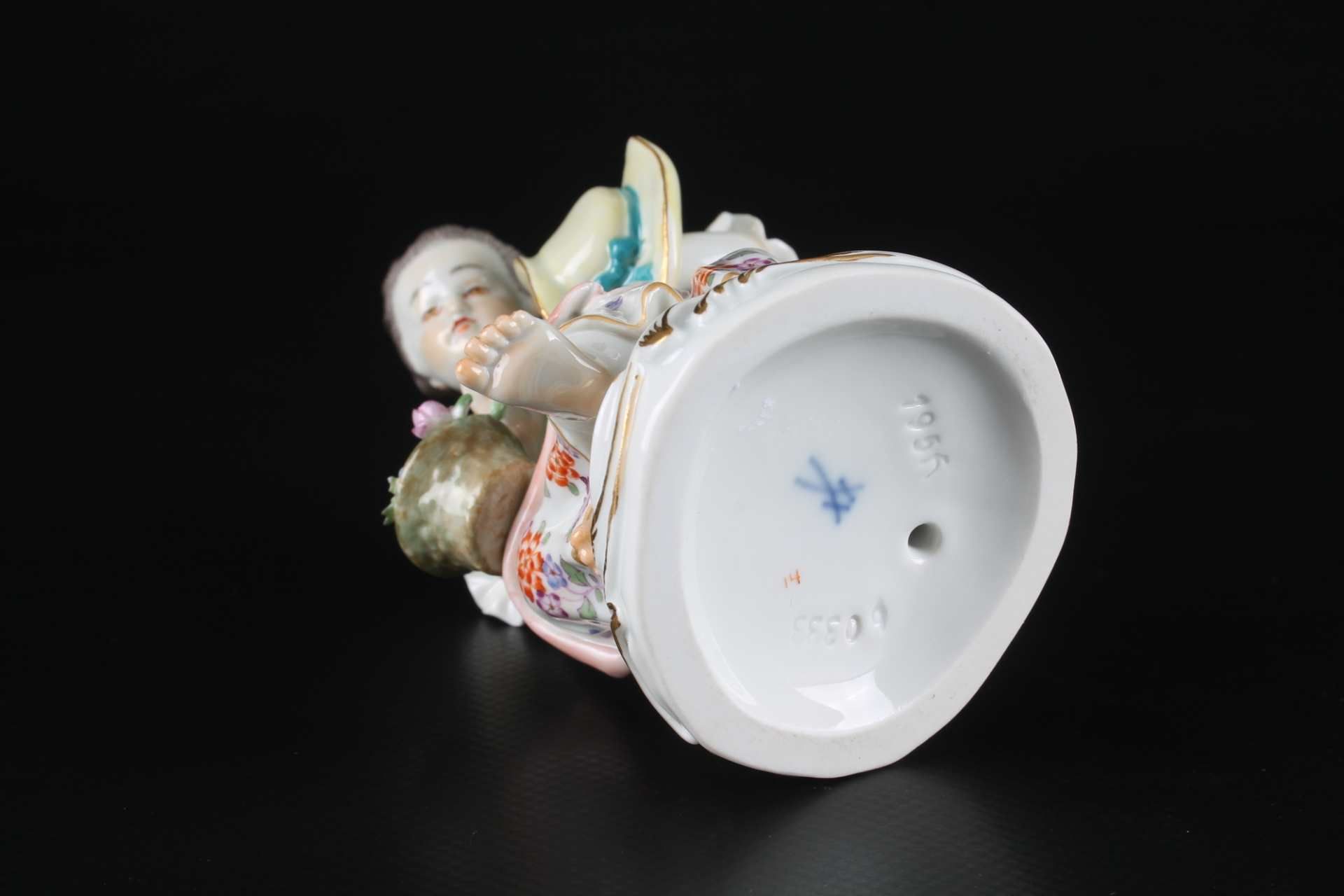 Meissen Gärtnerkind sitzendes Mädchen mit Blumenkorb, sitting gardeners child with flowerbasket, - Image 6 of 6