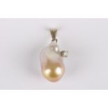 590 Gold Anhänger mit Biwa Perle und Brillanten, gold pendant with pearl and diamonds,