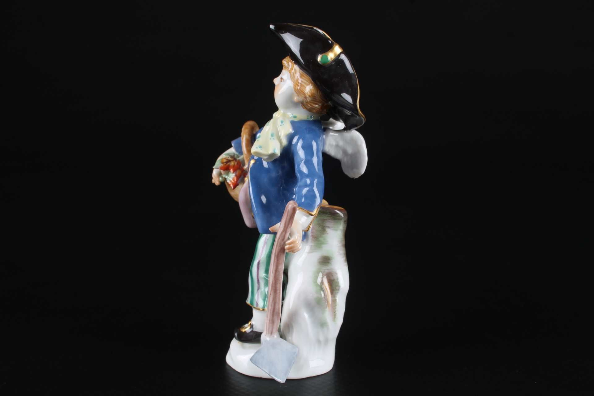 Meissen Verkleidete Amorette als Gärtner, disguised cupid as gardener, - Bild 2 aus 6