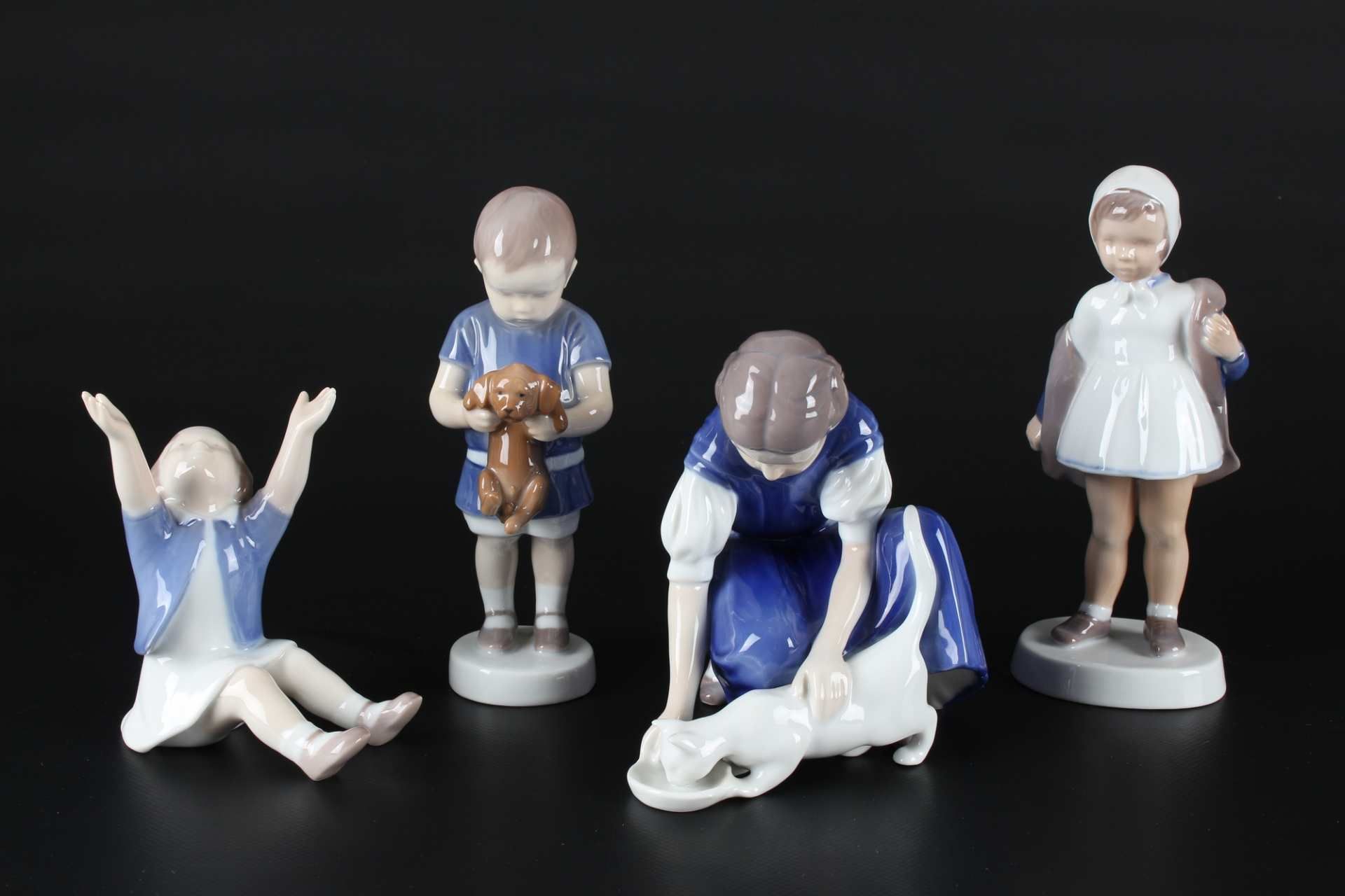 Bing & Gröndahl 4 Porzellanfiguren, figures of children,