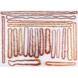 20 Bernsteinketten Amber, necklaces,