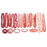 Korallenschmuck, 19-teilige Sammlung, coral jewelry lot,